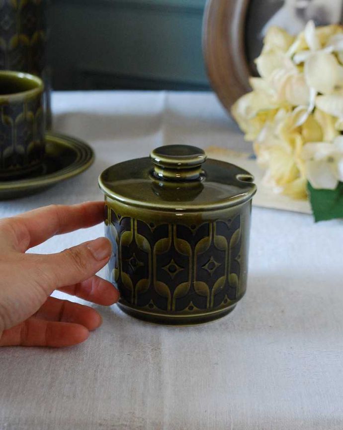 Hornsea（ホーンジー）　アンティーク雑貨　ホーンジーのアンティークのシュガーポット、「エアルーム」レイクランドグリーン。自分流の使い方で楽しんでくださいアンティークなのでキズや汚れはありますが、使えるものだけを選んできました。(k-2724-z)