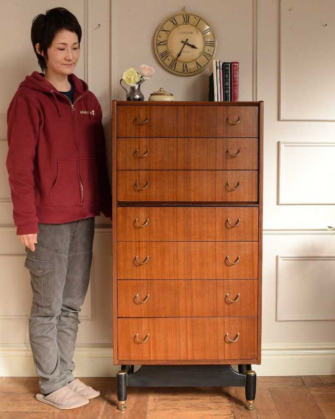 G-PLAN(Gプラン) アンティーク家具 北欧のビンテージ家具、G-PLANのTola&Blackのチェスト。スッキリとしたカッコよさが魅力北欧スタイルのチェストは、やっぱり見た目がカッコいい!シンプルなのでどんなお部屋にも似合います。(k-2726-f)