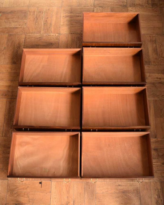 G-PLAN(Gプラン) アンティーク家具 北欧のビンテージ家具、G-PLANのTola&Blackのチェスト。引き出しの中もキレイに修復しました。(k-2726-f)