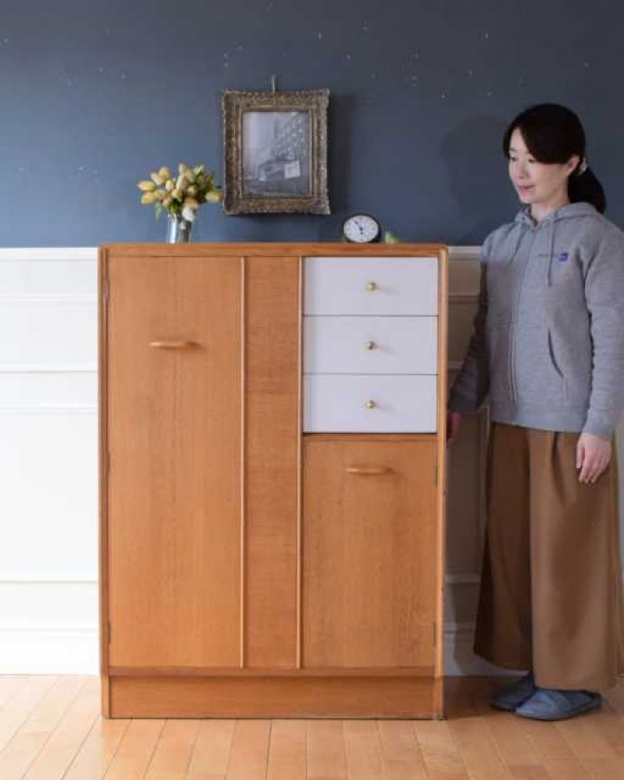 G-PLAN(Gプラン) アンティーク家具 一台で3役!とってもめずらしいG-PLANのヴィンテージキャビネット(ワードローブ)。クールでカッコいい北欧スタイルのワードローブスッキリとしたデザインのワードローブは、大人気のアイテム。(k-2728-f)