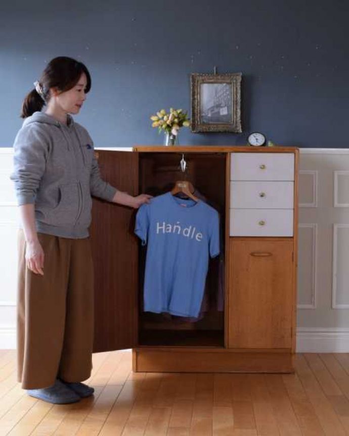 G-PLAN(Gプラン) アンティーク家具 一台で3役!とってもめずらしいG-PLANのヴィンテージキャビネット(ワードローブ)。毎日の身支度時間がワクワクです扉を開ける度になんだかわくわくしちゃうワードローブ。(k-2728-f)