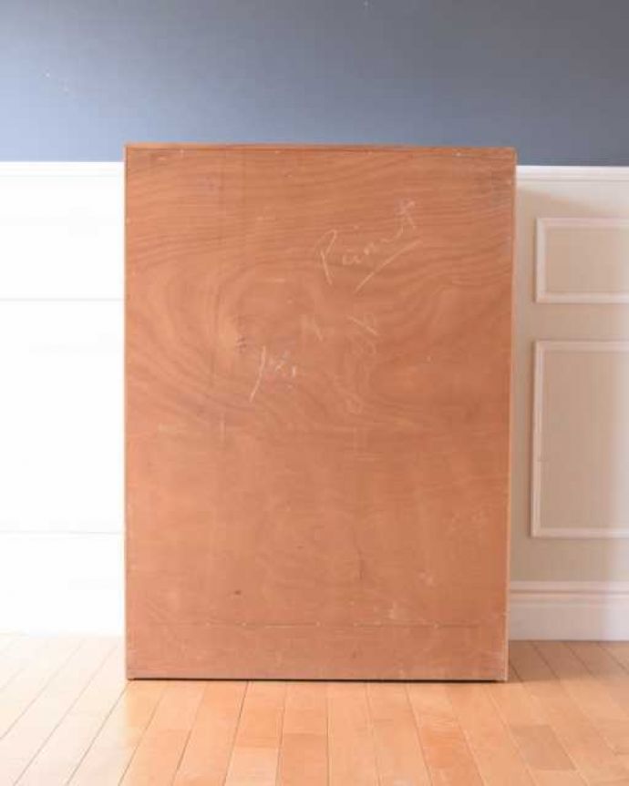 G-PLAN(Gプラン) アンティーク家具 一台で3役!とってもめずらしいG-PLANのヴィンテージキャビネット(ワードローブ)。実は後ろ姿もキレイなんです。(k-2728-f)