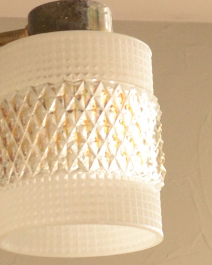 チェア　照明・ライティング　イギリスで見つけた木製×ガラスシェードのアンティークシャンデリア(3灯)(E17シャンデリア電球付)。。(k-2728-z)