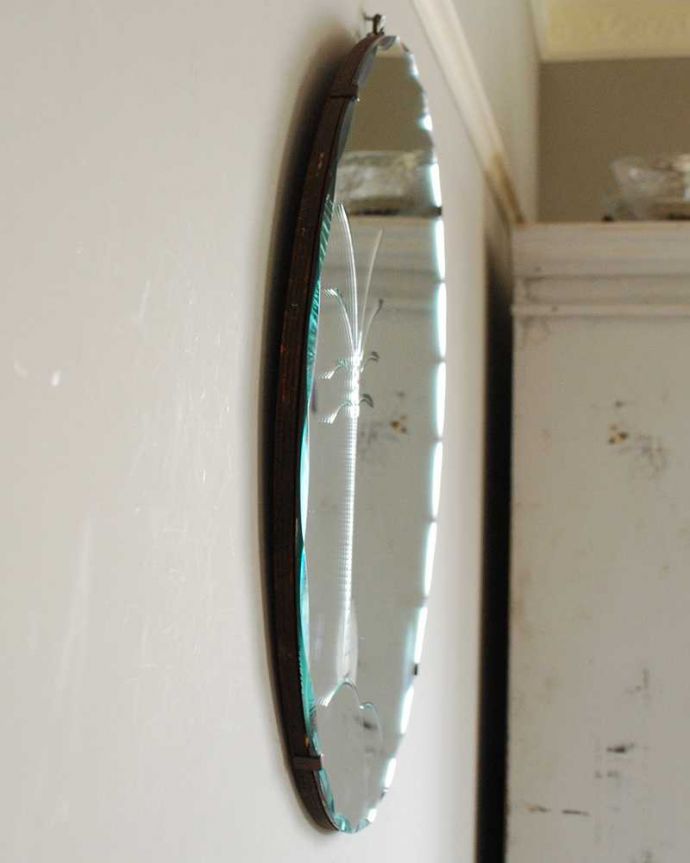 アンティーク ミラー（鏡）　アンティーク雑貨　ヤシの木が描かれたカッティングの美しいアンティークミラー。厚みが違いますアンティークなので多少のキズ・汚れがある場合がありますがキレイなものを買い付けてきました。(k-2729-z)