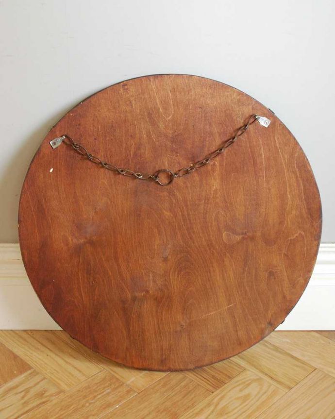 アンティーク ミラー（鏡）　アンティーク雑貨　ヤシの木が描かれたカッティングの美しいアンティークミラー。裏側を見てみると…修復の際、金具をしっかり取り付けたので安心してお使い下さい。(k-2729-z)