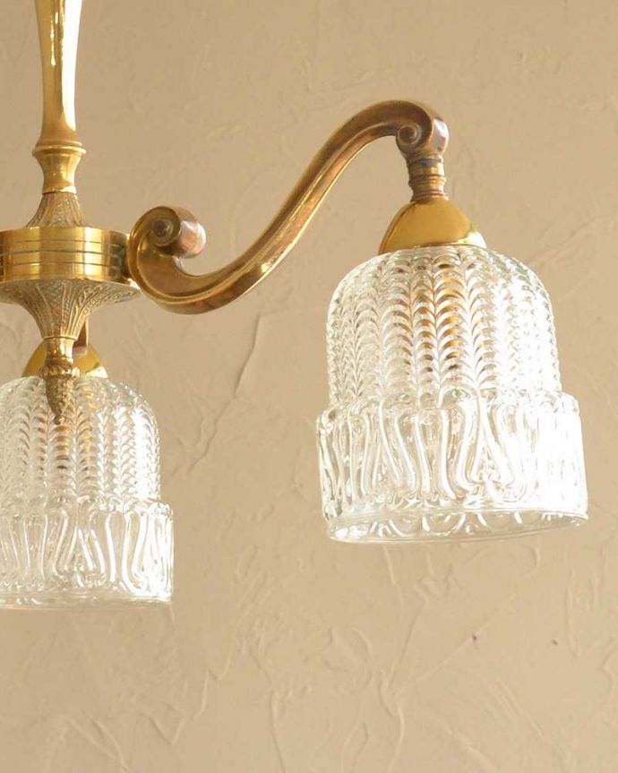 シャンデリア　照明・ライティング　イギリスで見つけた真鍮×ガラスシェードのアンティークシャンデリア(3灯)(E17シャンデリア電球付)。。(k-2730-z)