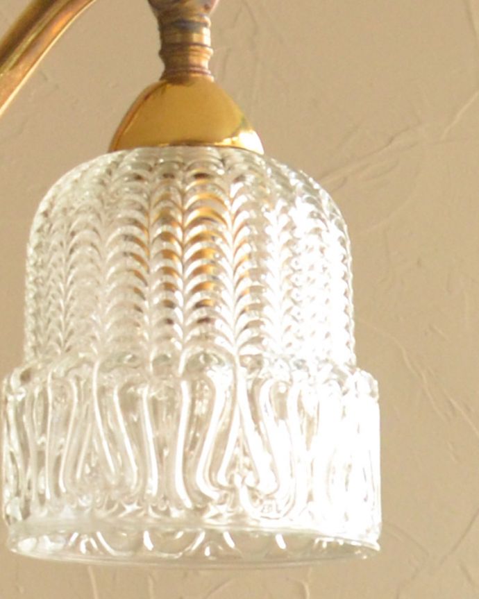 シャンデリア　照明・ライティング　イギリスで見つけた真鍮×ガラスシェードのアンティークシャンデリア(3灯)(E17シャンデリア電球付)。。(k-2730-z)