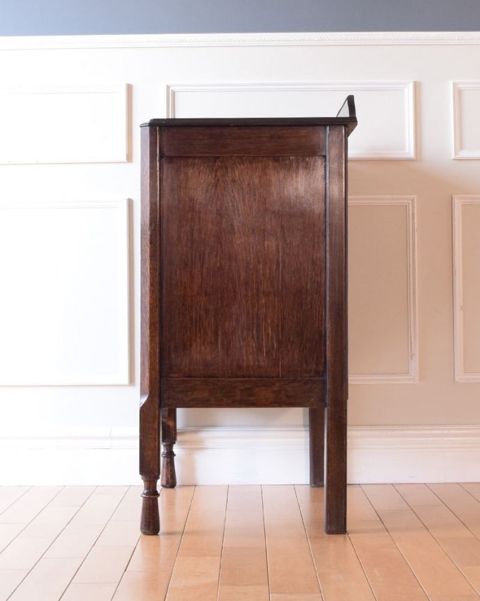 アンティークのチェスト　アンティーク家具　英国スタイルのシンプルなアンティーク家具、オーク材の３段チェスト。横顔だってカッコいい横から見るとこんな感じです。(k-2737-f)