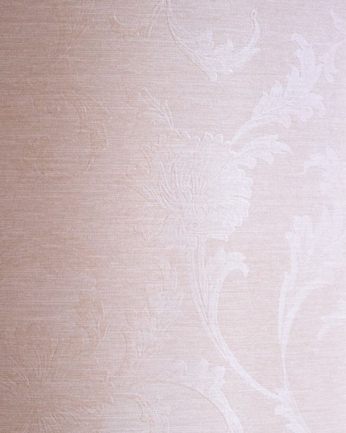 アンティークのキャビネット アンティーク家具 英国の上品なアンティーク家具、輝きの美しいミラーバックのガラスキャビネット。新しく貼り替えましたキャビネットに似合う生地を選んで張り替えた背板。(k-2740-f)