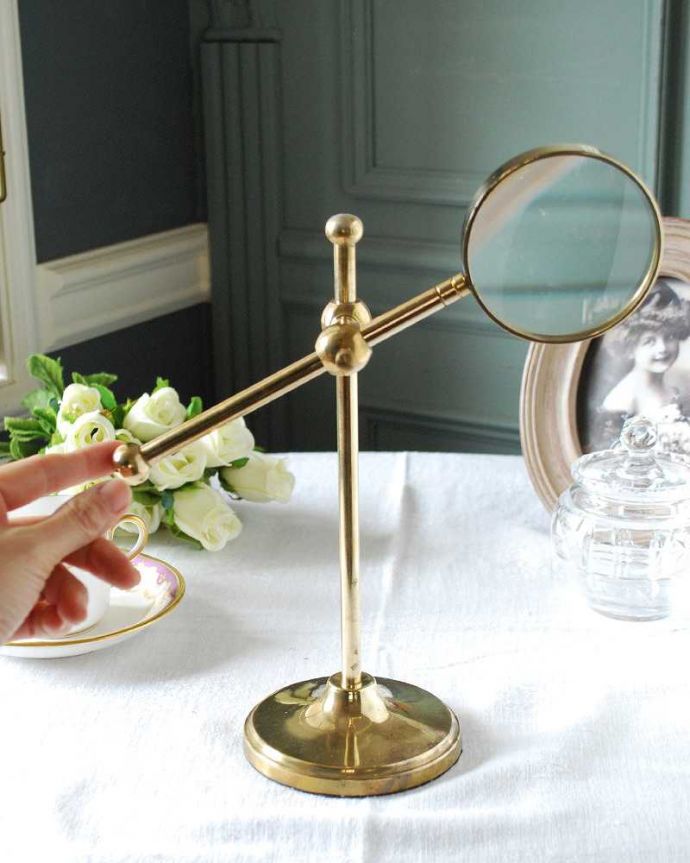 アンティーク 真鍮の雑貨　アンティーク雑貨　英国輸入のアンティーク雑貨、土台もついた真鍮のアンティークルーペ。デスクや、玄関にあるだけでお洒落です。(k-2740-z)