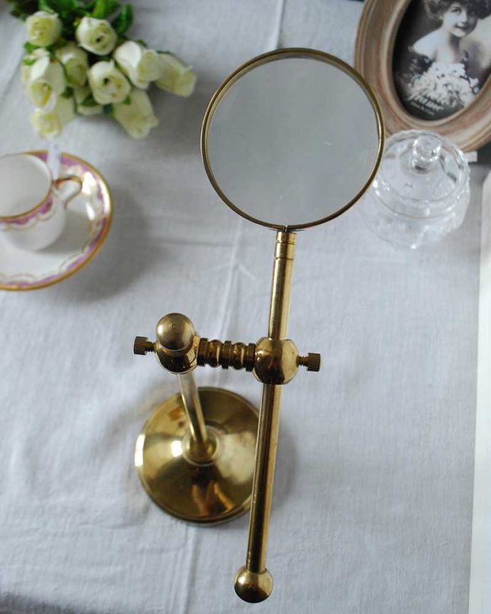 アンティーク 真鍮の雑貨　アンティーク雑貨　英国輸入のアンティーク雑貨、土台もついた真鍮のアンティークルーペ。上から見るとこんな感じですアンティークは新品ではなので多少のキズ・汚れがある場合がありますが、使用上問題はありませんので、ご了承下さい。(k-2740-z)