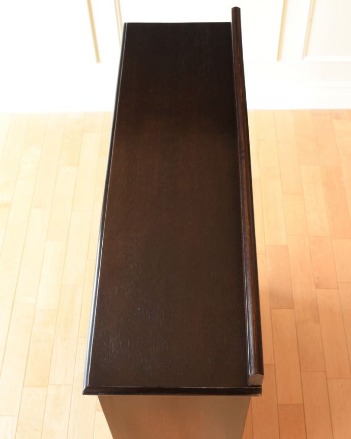 アンティークのキャビネット アンティーク家具 英国スタイルのアンティーク家具、オープン棚のブックシェルフ(本棚)。天板もピカピカです。(k-2741-f)