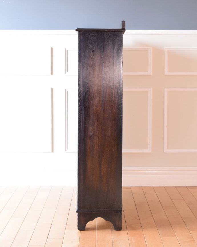 アンティークのキャビネット アンティーク家具 英国スタイルのアンティーク家具、オープン棚のブックシェルフ(本棚)。横から見てもステキしっかり修復したので、横顔だって美しいんです。(k-2741-f)