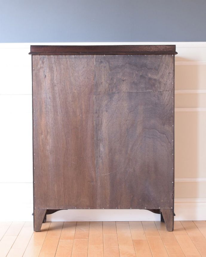 アンティークのキャビネット アンティーク家具 英国スタイルのアンティーク家具、オープン棚のブックシェルフ(本棚)。後ろ姿もキレイですアンティークは新品ではないので、もちろん経年変化によるキズはありますが、専門の職人が修復したので、後ろ姿もキレイです。(k-2741-f)