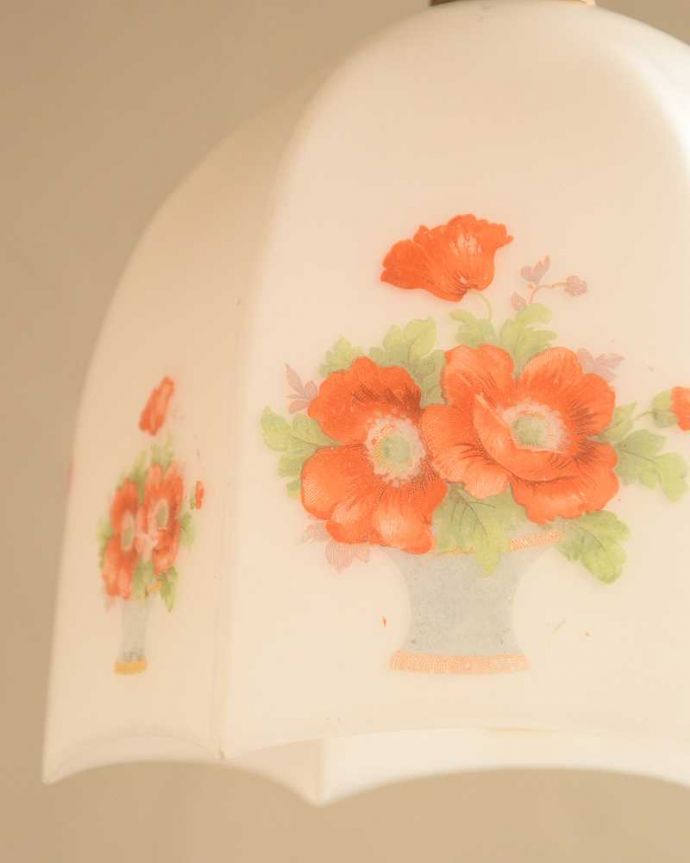 ペンダントライト　照明・ライティング　お花模様が可愛いアンティークシェードペンダントライト（コード・シャンデリア電球・ギャラリーなし）。。(k-2741-z)