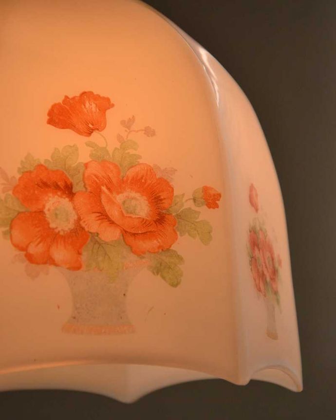 ペンダントライト　照明・ライティング　お花模様が可愛いアンティークシェードペンダントライト（コード・シャンデリア電球・ギャラリーなし）。。(k-2741-z)