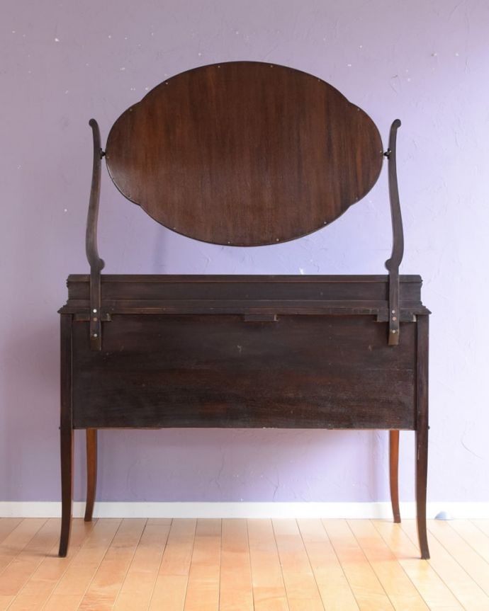 アンティークのドレッサー　アンティーク家具　英国アンティークのドレッサー、ミラーの形が美しいドレッシングチェスト（鏡台）。もちろん、後ろ姿もキレイです。(k-2744-f)