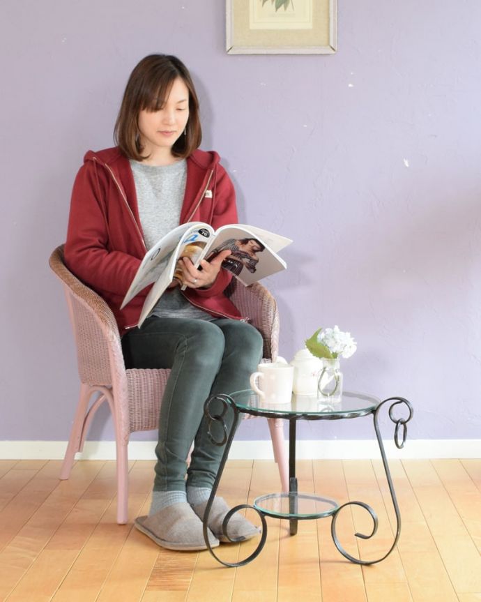 アンティークのテーブル　アンティーク家具　フランスのアンティーク家具、ガラス×アイアンの素敵なコーヒーテーブル。アイアンが作り出した曲線が美しいアンティーク優雅な曲線が描き出す美しさ。(k-2745-f)