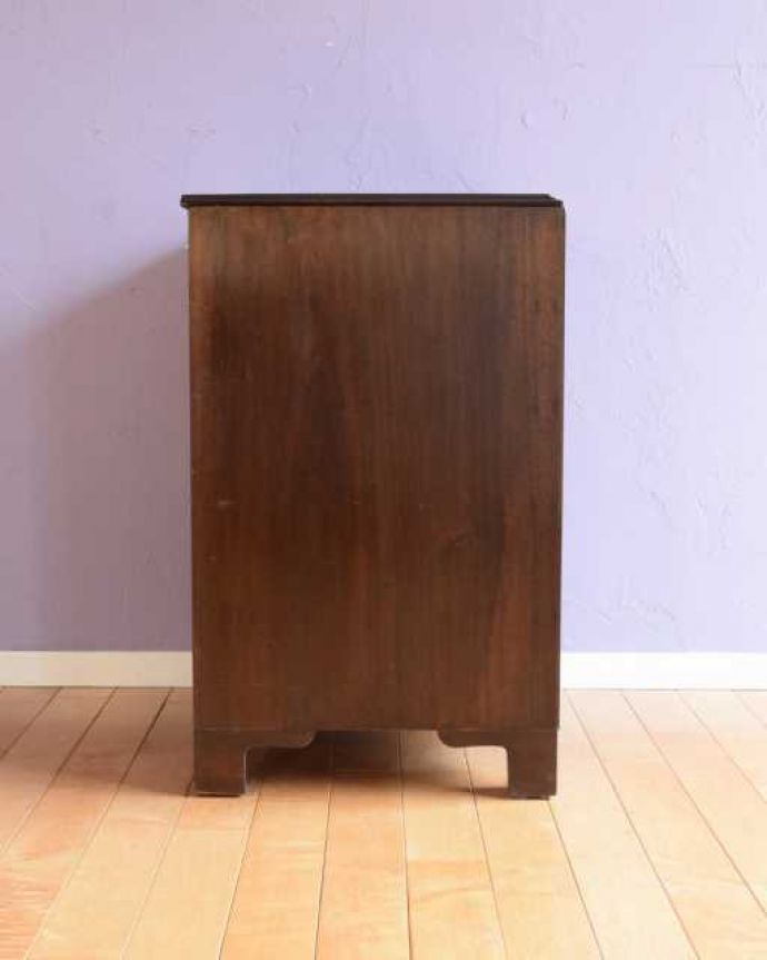 アンティークのチェスト　アンティーク家具　クラシックな雰囲気の５段チェスト、アンティーク英国家具。横顔もキレイですどこから見られても絵になるスタイル。(k-2747-f)