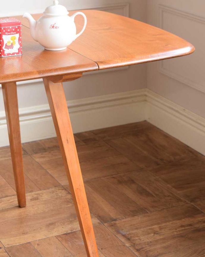 アーコールの家具 アンティーク家具 3パターンのサイズ展開可能、アーコール社のヴィンテージ家具ドロップリーフテーブル。クールな表情の中に見えるアーコールらしい優しさアーコールの家具って、角の落とし方が独特。(k-2750-f)