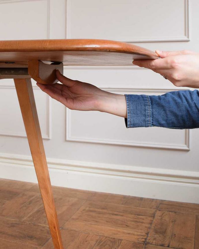 アーコールの家具 アンティーク家具 3パターンのサイズ展開可能、アーコール社のヴィンテージ家具ドロップリーフテーブル。あっという間にサイズが変えれます。(k-2750-f)