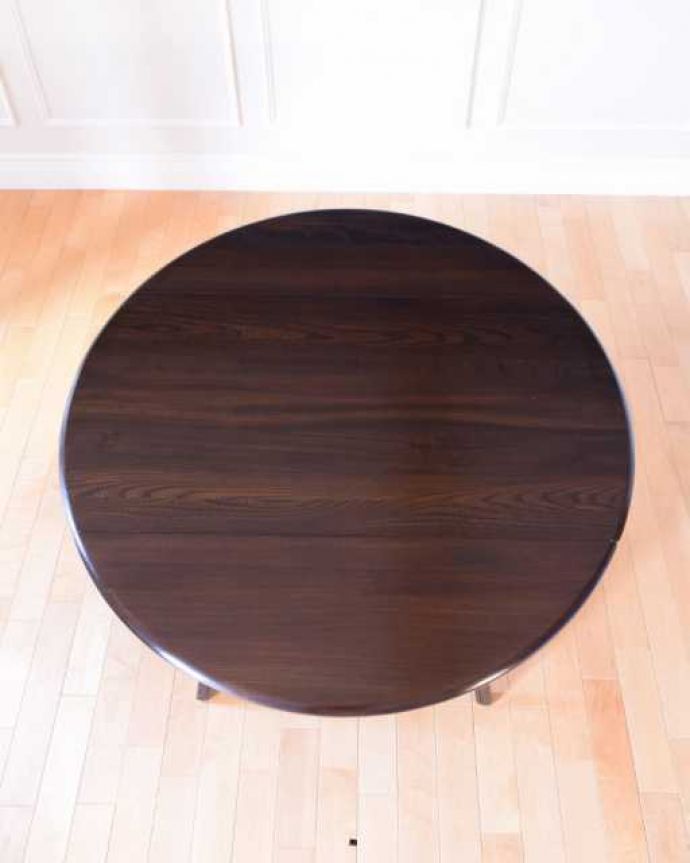 アーコールの家具　アンティーク家具　北欧の老舗メーカー、アーコール社の家具、伸張式のアーコールドロップリーフテーブル(ERCOL)。やっぱり気になる天板の仕上げ方テーブルの主役はやっぱり天板。(k-2753-f)