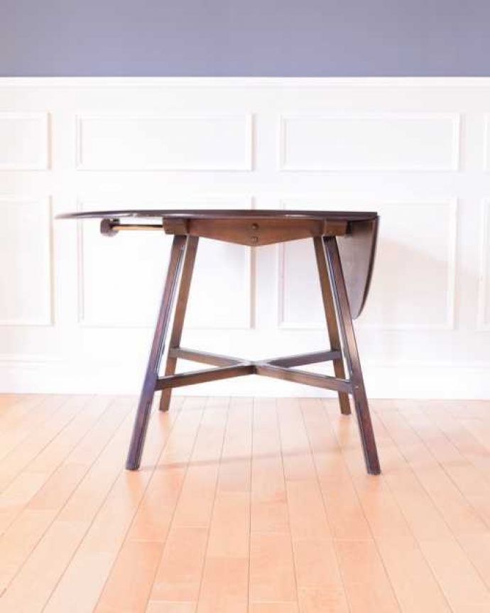 アーコールの家具　アンティーク家具　北欧の老舗メーカー、アーコール社の家具、伸張式のアーコールドロップリーフテーブル(ERCOL)。片方だけ開いても･･･リーフは片方ずつ広がるので、3WAYで使えます。(k-2753-f)