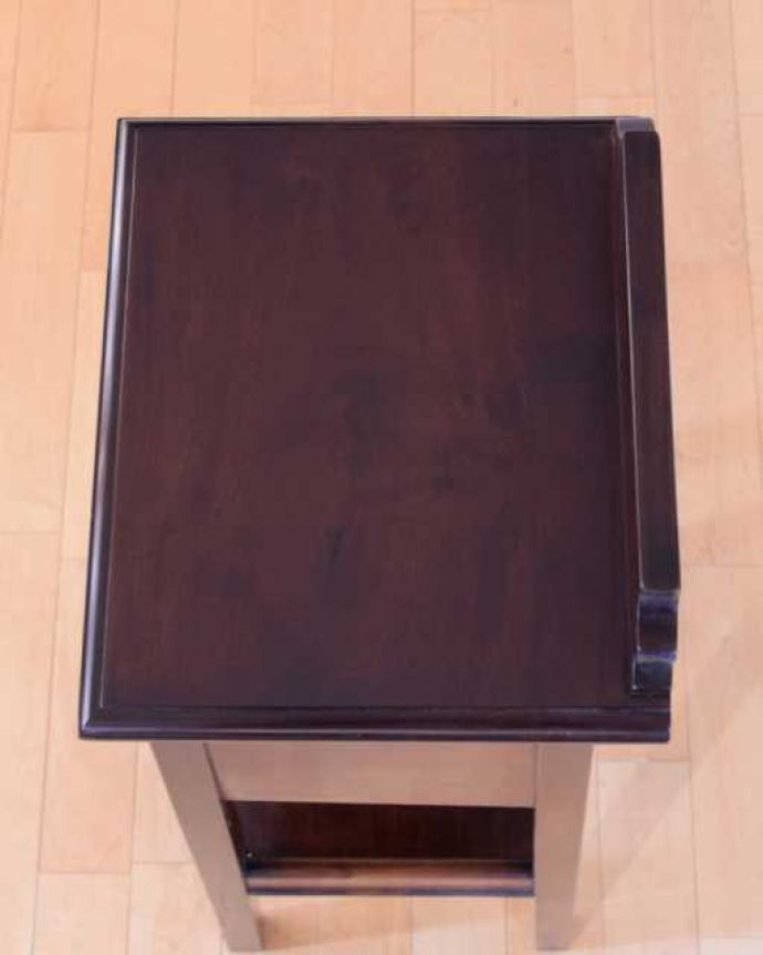 プランツスタンド・ケーキスタンド アンティーク家具 めったに見つからないめずらしい英国のアンティーク家具、ペディスタルカップボード。ピカピカにお直ししました!天板の塗装も修復の時、キレイにお直ししました。(k-2754-f)