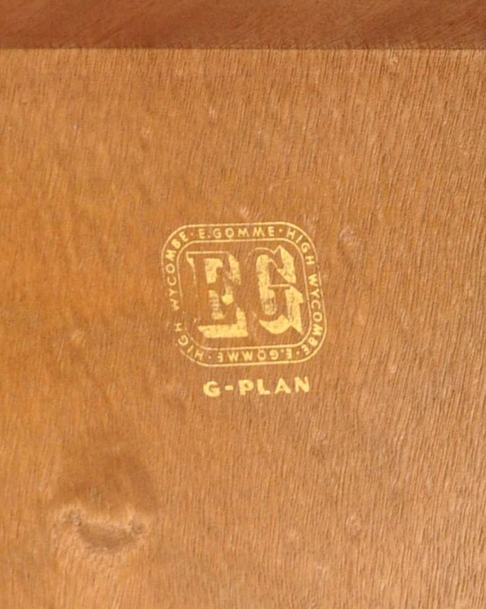 G-PLAN(Gプラン) アンティーク家具 北欧スタイルのオシャレなヴィンテージ家具、G-PLAN社トラー&ブラックのサイドボード。タグが付いていますG-planのタグが残っていました。(k-2755-f)