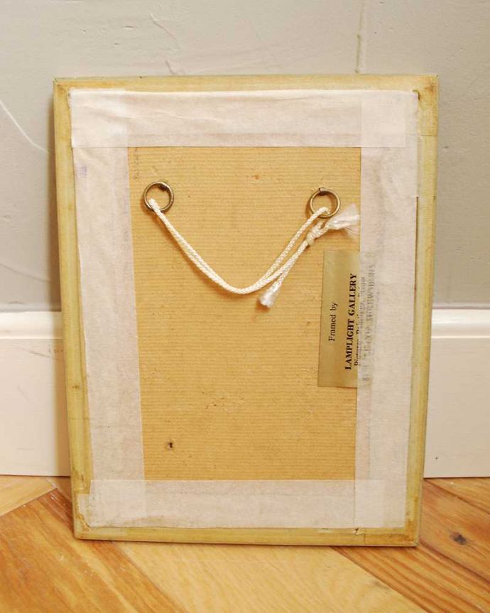 アンティーク その他の雑貨 アンティーク雑貨 ゴールドのフレームがオシャレ!レトロなアンティークアートフレーム(クラシックカー)。裏面は壁に取り付けられるように金具と紐が付いています。(k-2755-z)