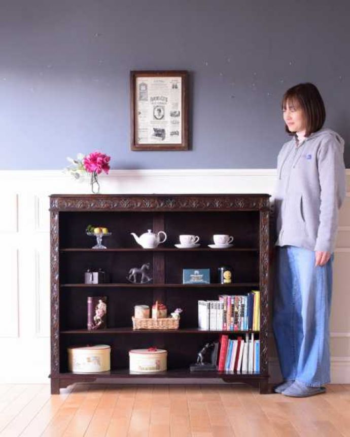 アンティークのキャビネット アンティーク家具 英国輸入のアンティーク家具、重厚なオープン棚のブックシェルフ(本棚) 。なんでも便利に収納できるオープンタイプの本棚本棚としてしっかり作られたオープンタイプのブックシェルフ。(k-2757-f)