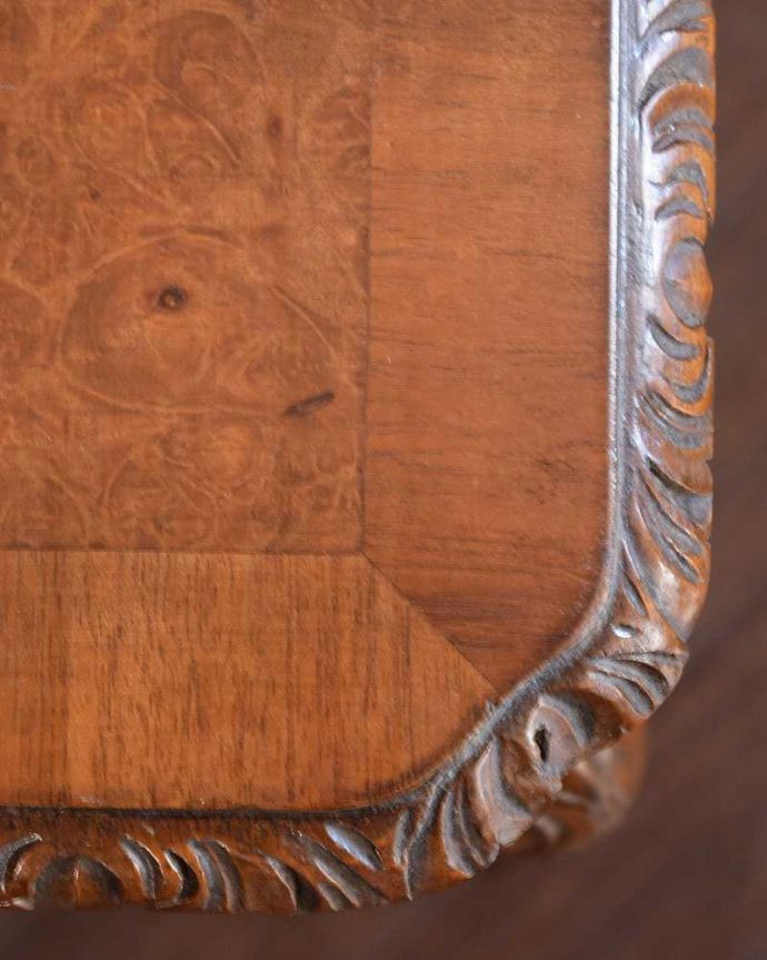 アンティークのテーブル　アンティーク家具　英国のアンティーク家具、ローテーブルが３台セットのネストテーブル。天板も修復したのでキレイです修復の時、古い塗装を剥離して再塗装してあるので天板もピカピカです。(k-2758-f)