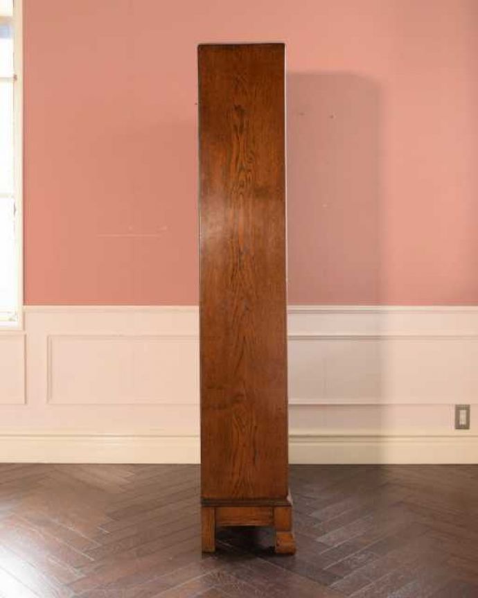 アンティークのキャビネット アンティーク家具 オーク材の重厚なアンティーク家具、英国のブックケース(本棚)。横から見てもステキ横から見るとこんな感じ。(k-2760-f)