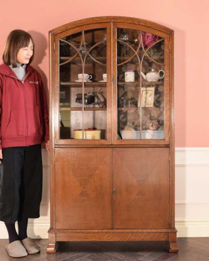 アンティークのキャビネット アンティーク家具 オーク材の重厚なアンティーク家具、英国のブックケース(本棚)。お気に入りの本や雑貨や本を並べてみましょう。(k-2760-f)