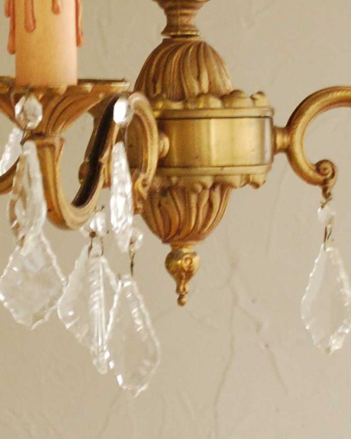 シャンデリア　照明・ライティング　ガラスパーツ×真鍮製シャンデリア３灯タイプ（E17シャンデリア球付）。。(k-2760-z)