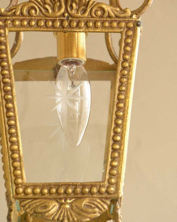 ペンダントライト　照明・ライティング　ゴールドの大人な雰囲気たっぷりで美しいアンティークペンダントランプ（Ｅ17シャンデリア球付） 。。(k-2761-z)