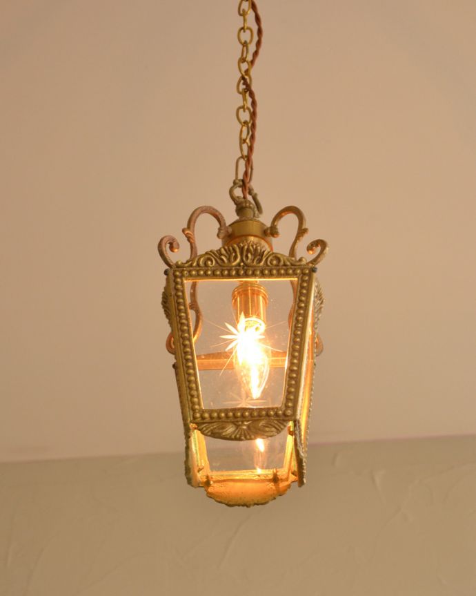 ペンダントライト　照明・ライティング　ゴールドの大人な雰囲気たっぷりで美しいアンティークペンダントランプ（Ｅ17シャンデリア球付） 。。(k-2761-z)