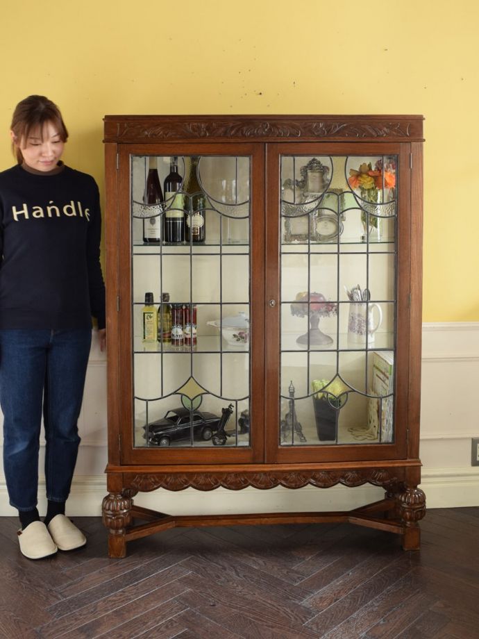 英国アンティークのキャビネット