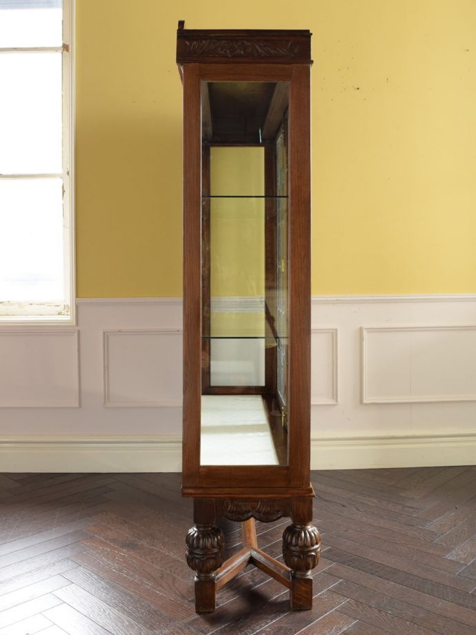 キャビネットの側面