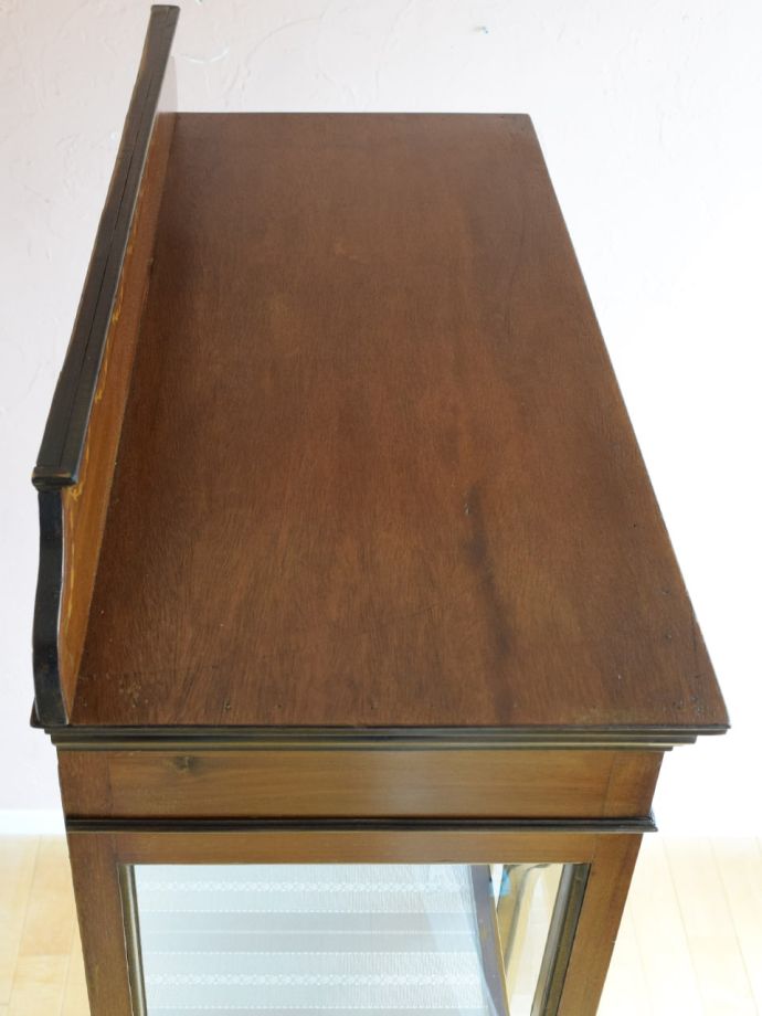 アンティークキャビネットの天板