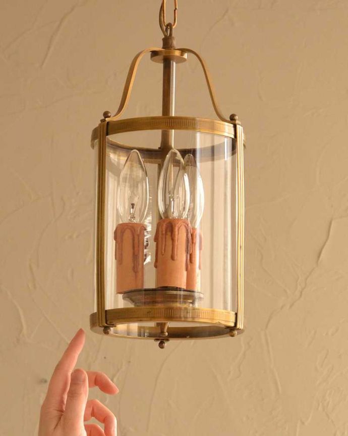 フランスアンティーク シャンデリア ペンダントライト 真鍮製 3灯 ランプ フランスで見つけたアンティーク照明、真鍮製3灯シャンデリア（E17