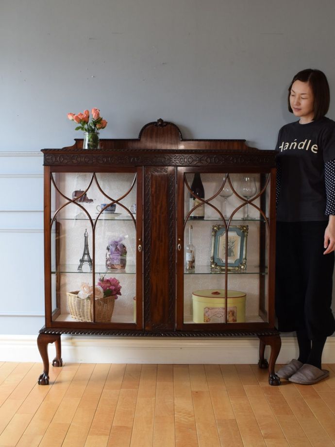 英国アンティークのガラスキャビネット