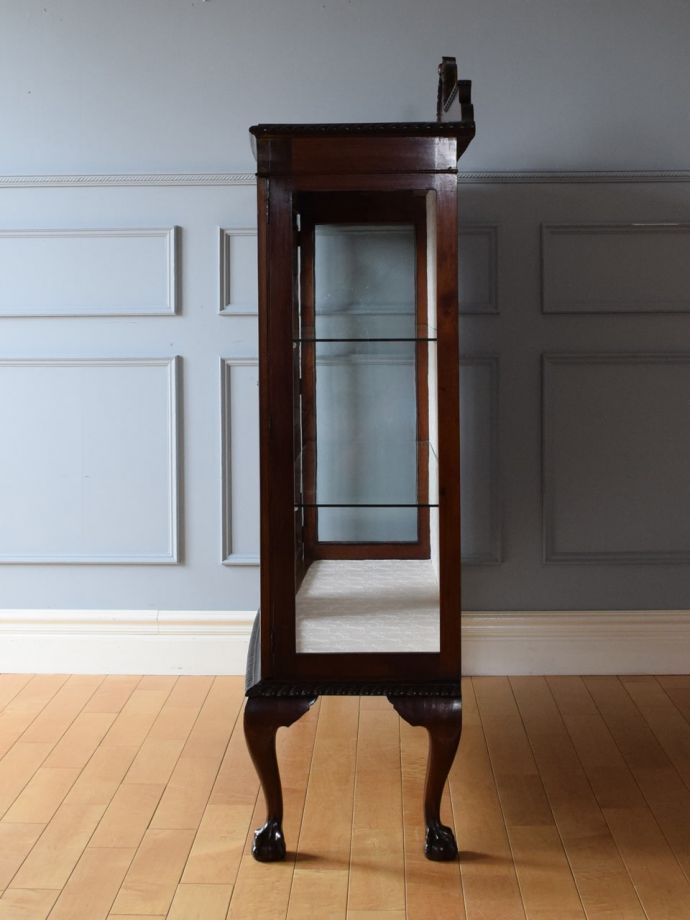 キャビネットの側面