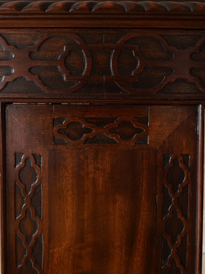 キャビネットの装飾