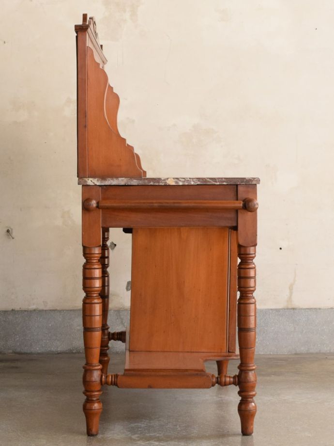 ウォッシュスタンドの側面