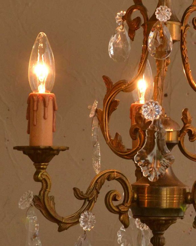 シャンデリア　照明・ライティング　フランスで見つけたアンティークシャンデリア３灯タイプ（E17シャンデリア球付）。。(k-2765-z)