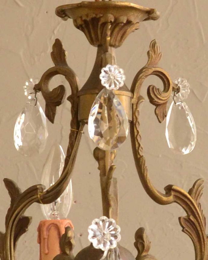 シャンデリア　照明・ライティング　フランスで見つけたアンティークシャンデリア３灯タイプ（E17シャンデリア球付）。。(k-2765-z)