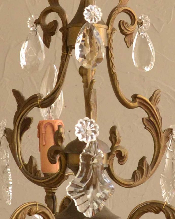 シャンデリア　照明・ライティング　フランスで見つけたアンティークシャンデリア３灯タイプ（E17シャンデリア球付）。。(k-2765-z)