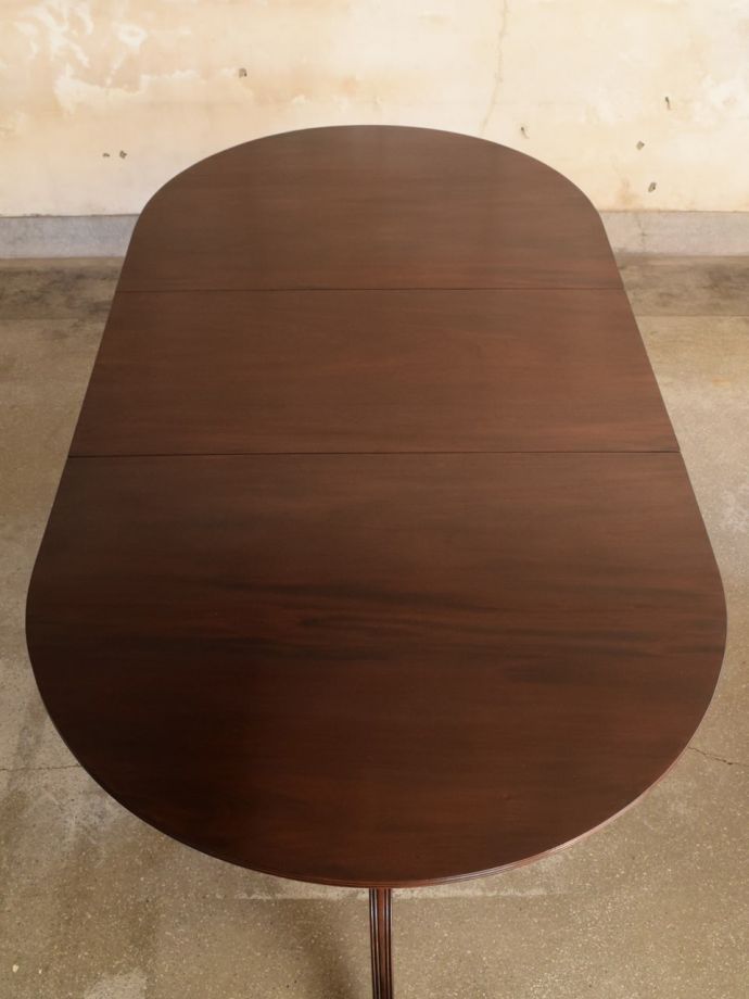 テーブルの天板を広げてみると