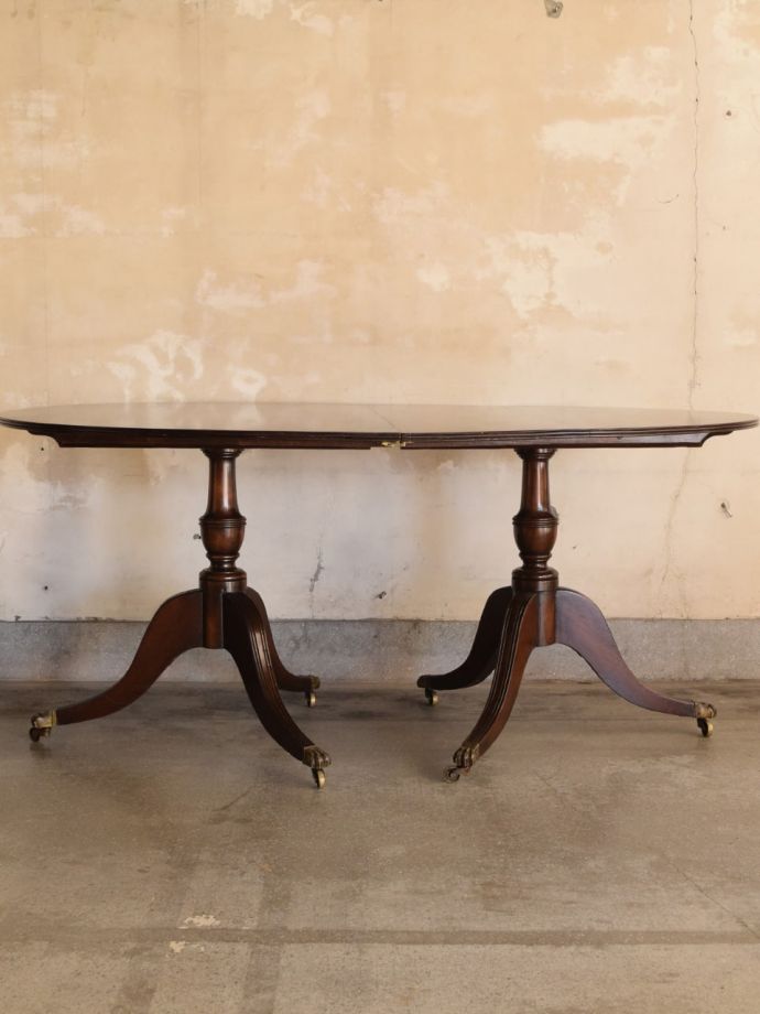 アンティークの伸長式ダイニングテーブル、イギリスで見つけた